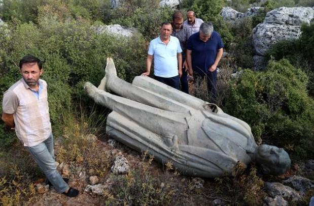 CHP ormanlık alana atılan Atatürk heykelini araştırıyor