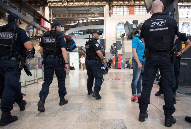 Fransa’da Amerikalı turistlere asitli saldırı