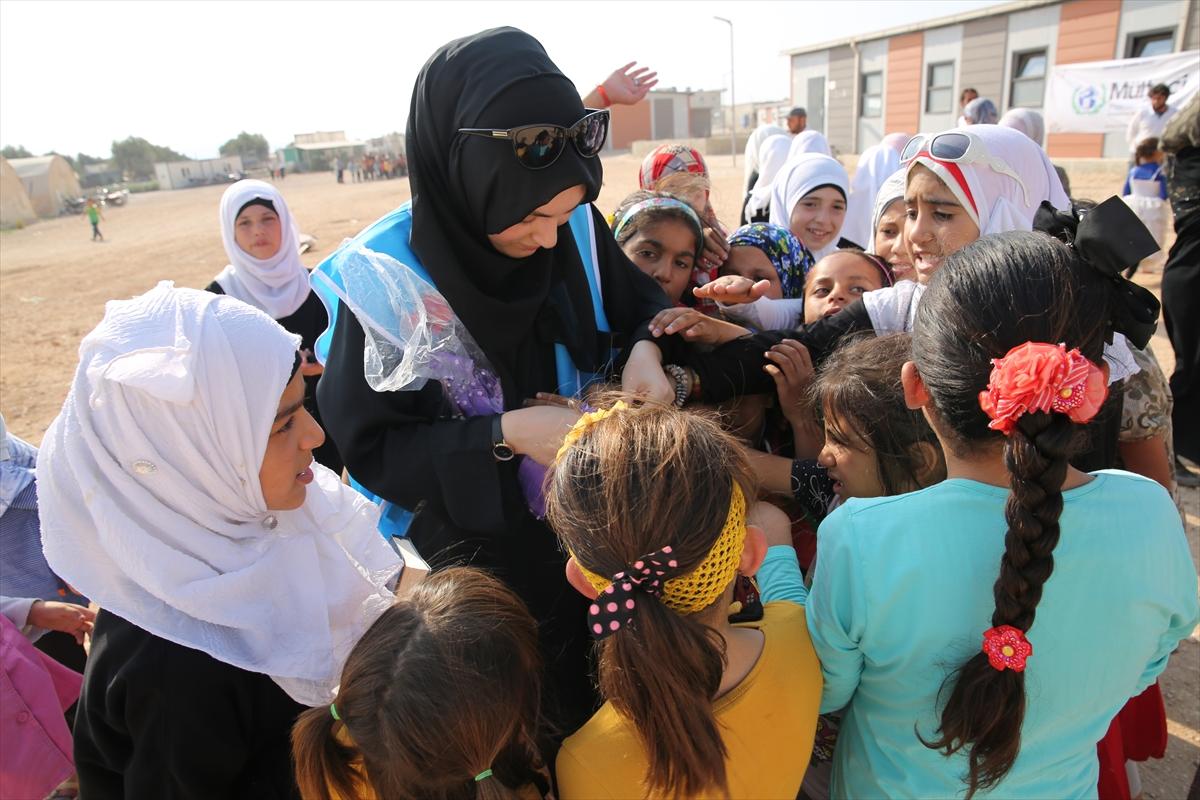 Türkiye savaşta doğan çocukları sevindirdi