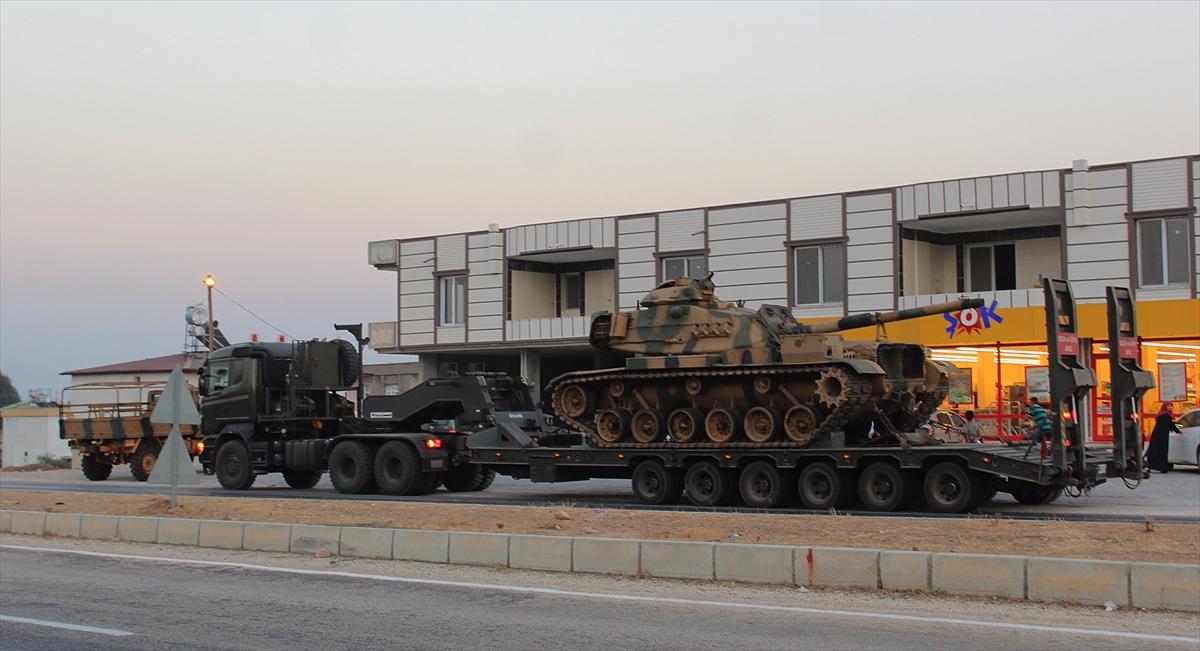 Sınıra askeri araç sevkiyatı devam ediyor