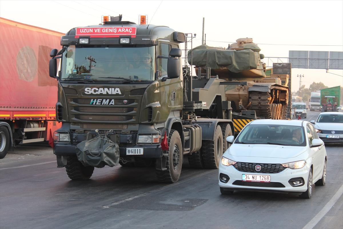 Sınıra askeri araç sevkiyatı devam ediyor