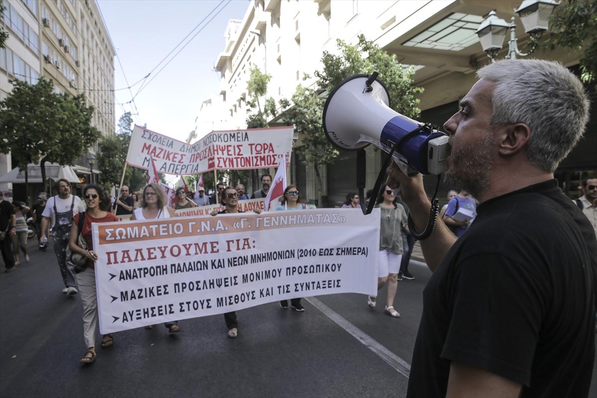 Atina'da hükümet karşıtı gösteri