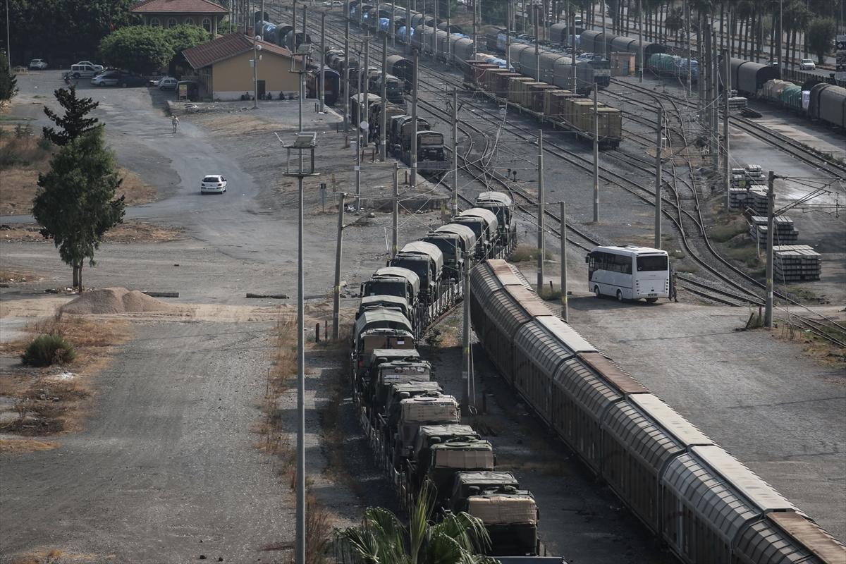 Sınıra askeri araç sevkiyatı devam ediyor