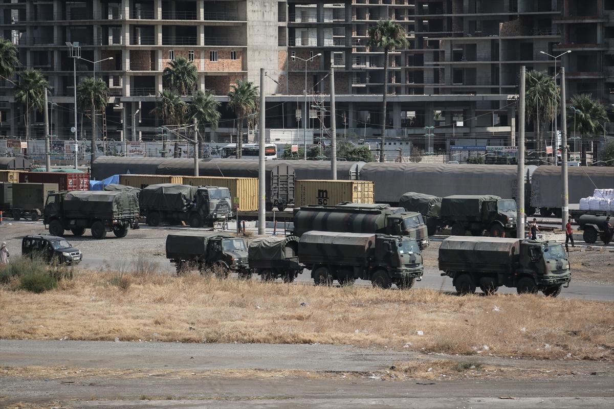 Sınıra askeri araç sevkiyatı devam ediyor