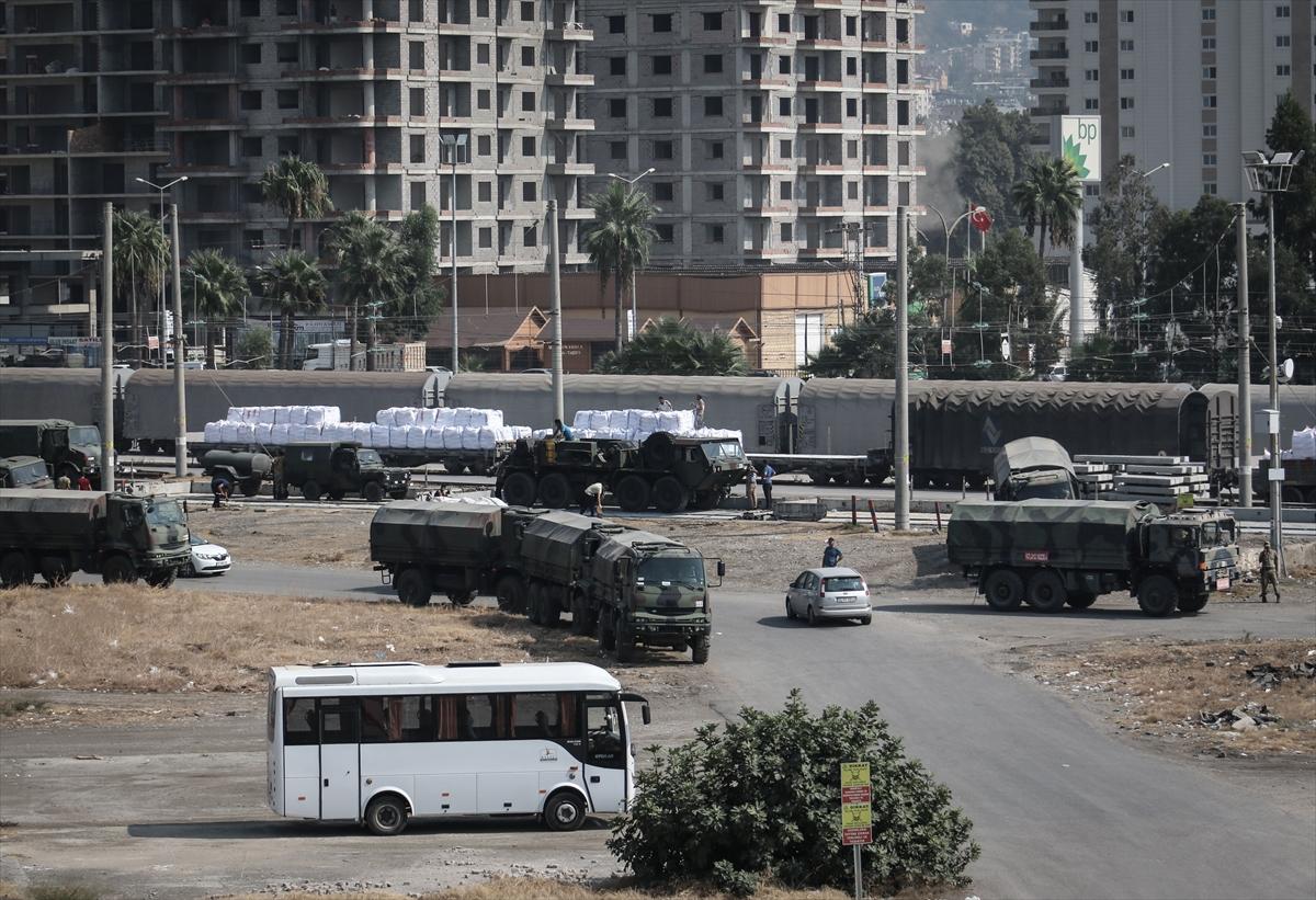 Sınıra askeri araç sevkiyatı devam ediyor