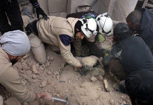 İdlib'e şiddetli hava saldırıları sürüyor