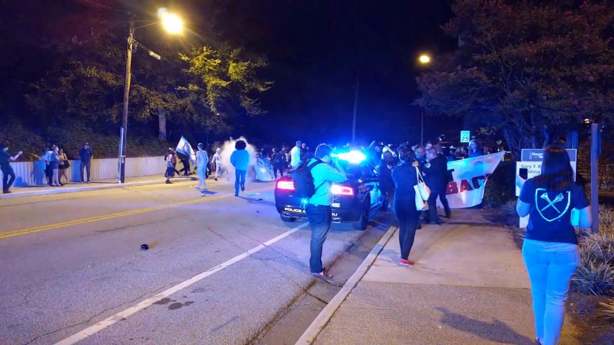 ABD'de polis aracını yaktılar