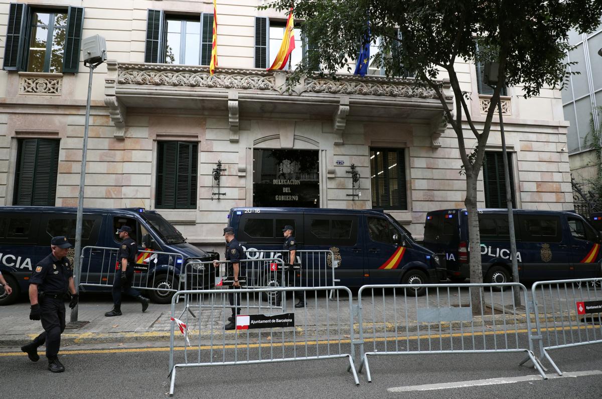 İspanyol polisi Katalan hükümet binasına baskın yaptı