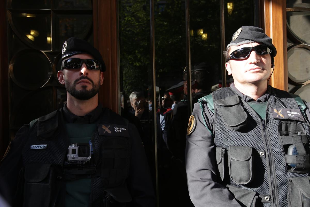 İspanyol polisi Katalan hükümet binasına baskın yaptı