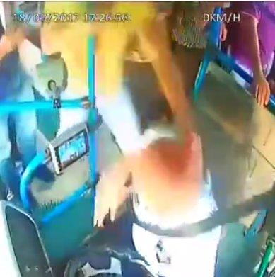 Azerbaycan'da otobüs sürücüsüne yumruklu saldırı