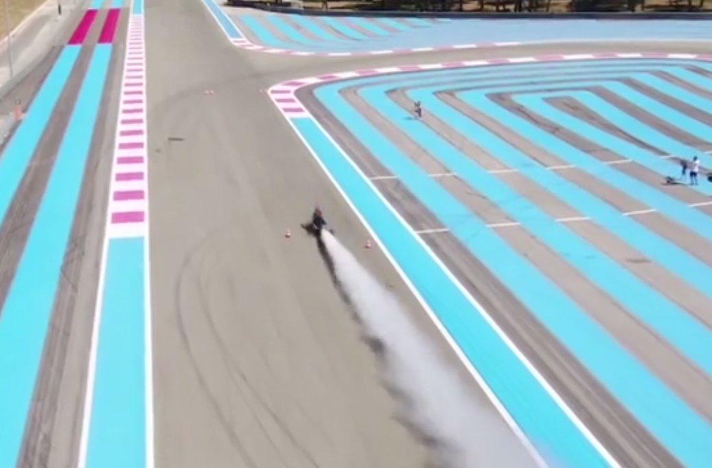 Su basıncıyla giden araç