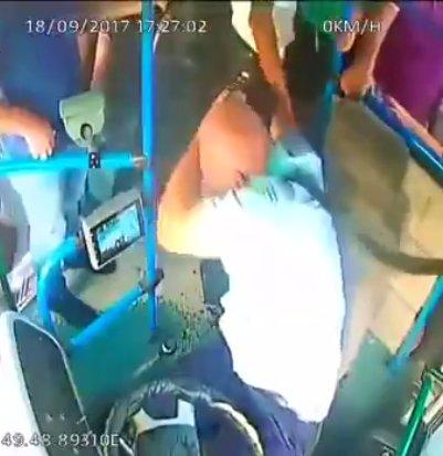 Azerbaycan'da otobüs sürücüsüne yumruklu saldırı