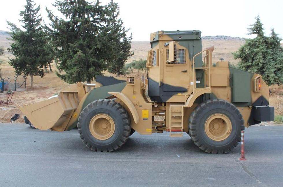 Askeri iş makineleri Suriye'ye geçti