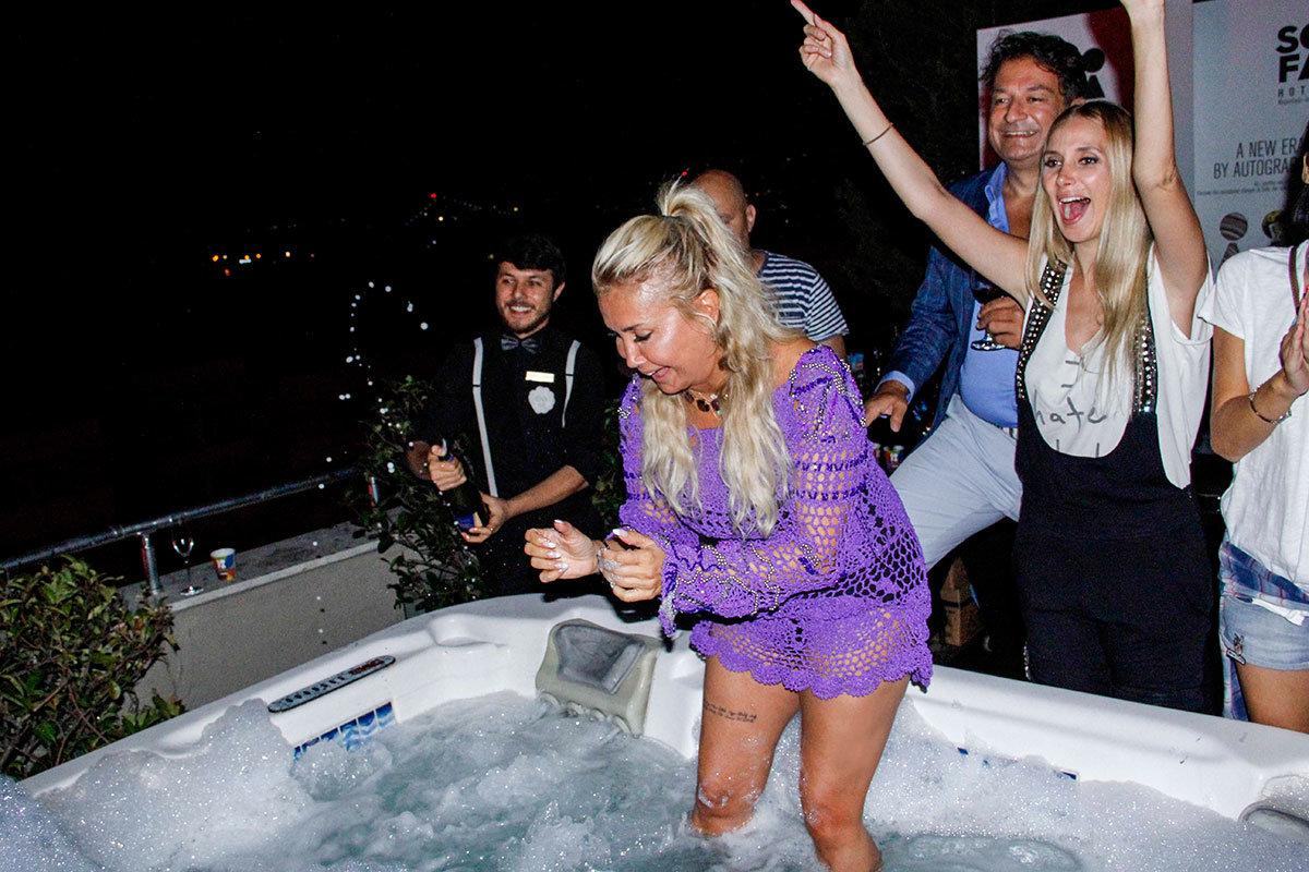 Yonca Evcimik 54. yaşında