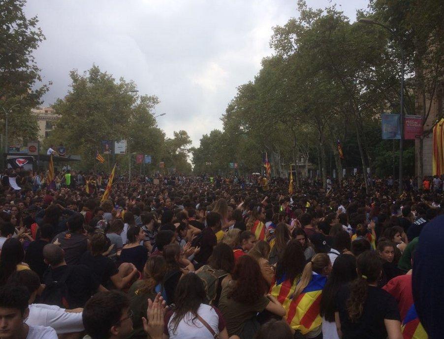 Öğrenciler Barselona Üniversitesi'ni işgal etti