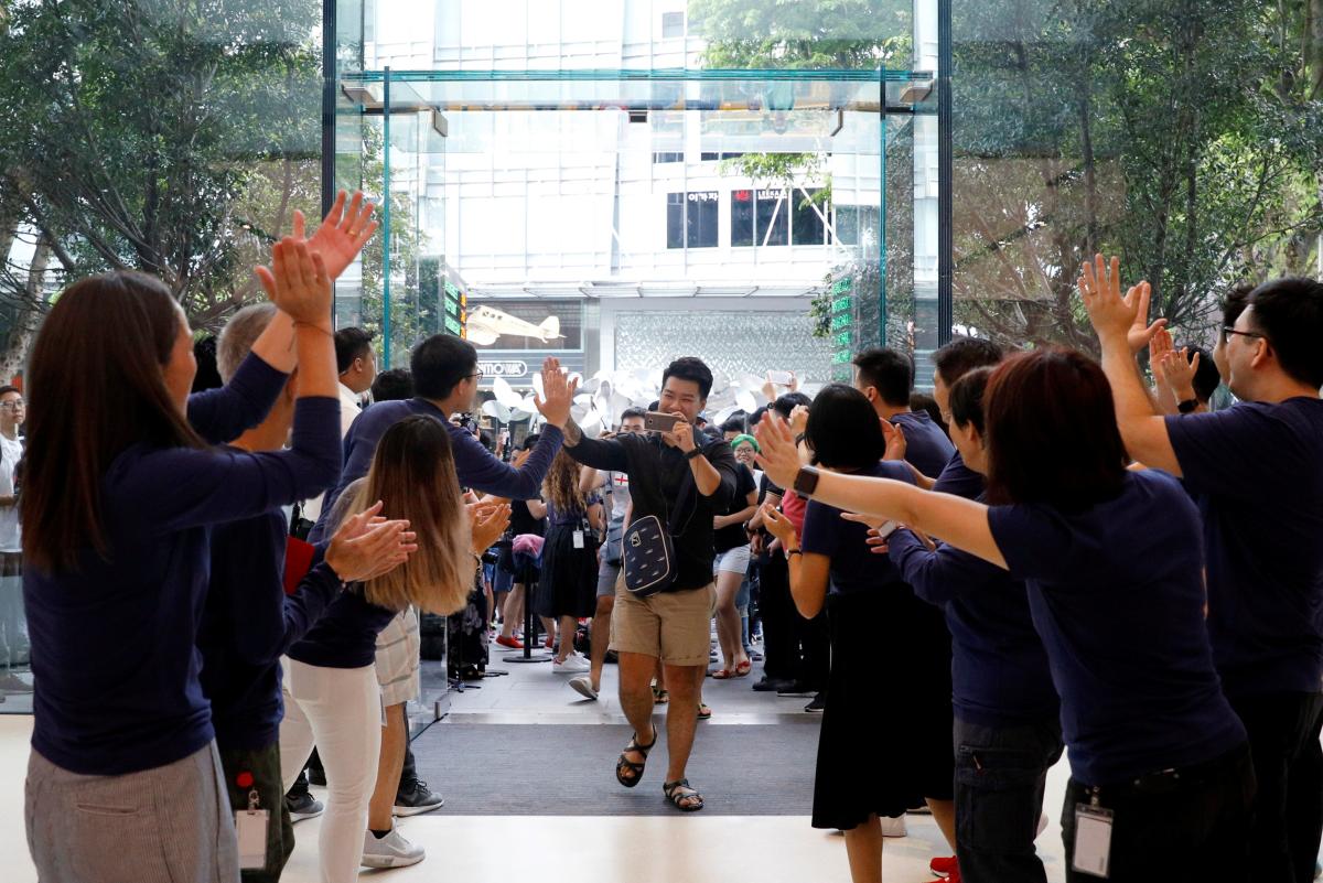 Yeni iPhone'lar satışta