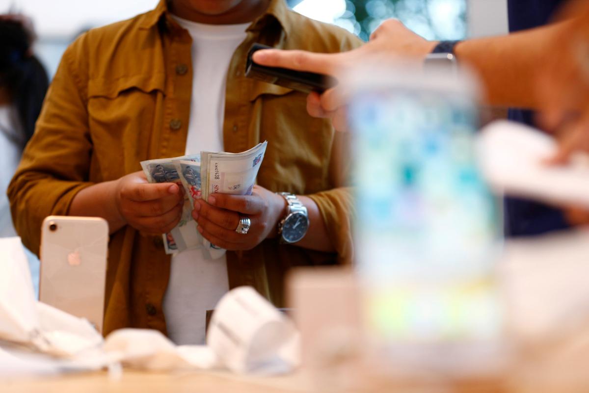 Yeni iPhone'lar satışta