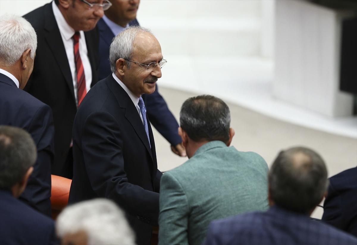 Liderler Meclis'teki tezkere görüşmelerindeydi