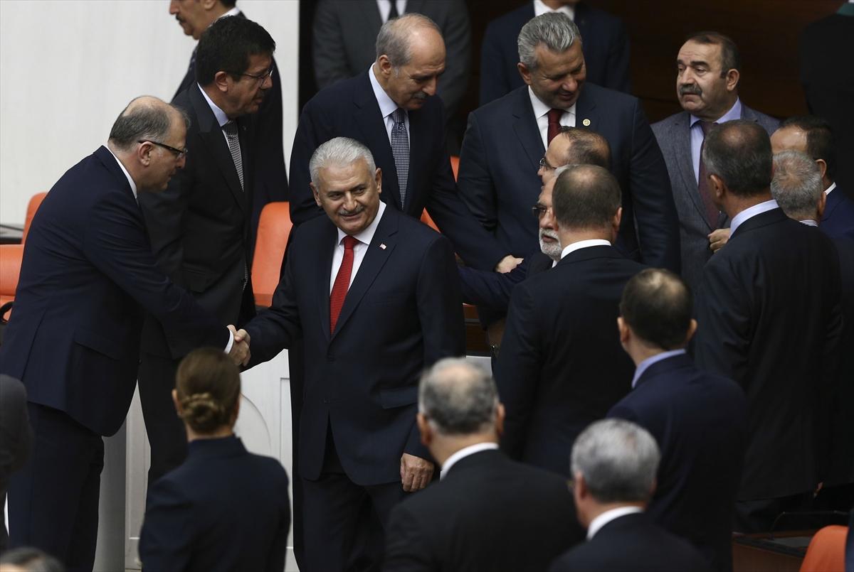 Liderler Meclis'teki tezkere görüşmelerindeydi