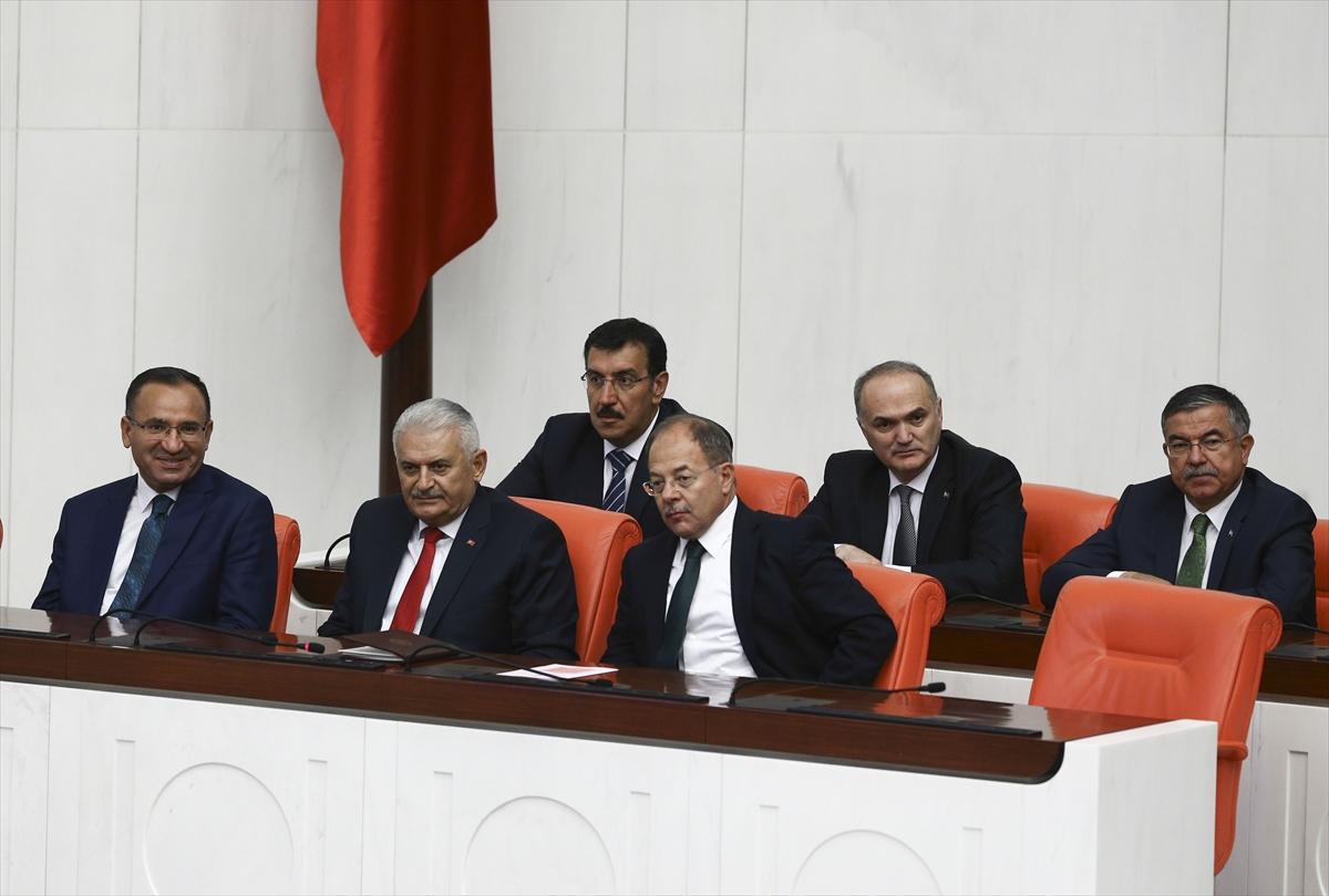 Liderler Meclis'teki tezkere görüşmelerindeydi