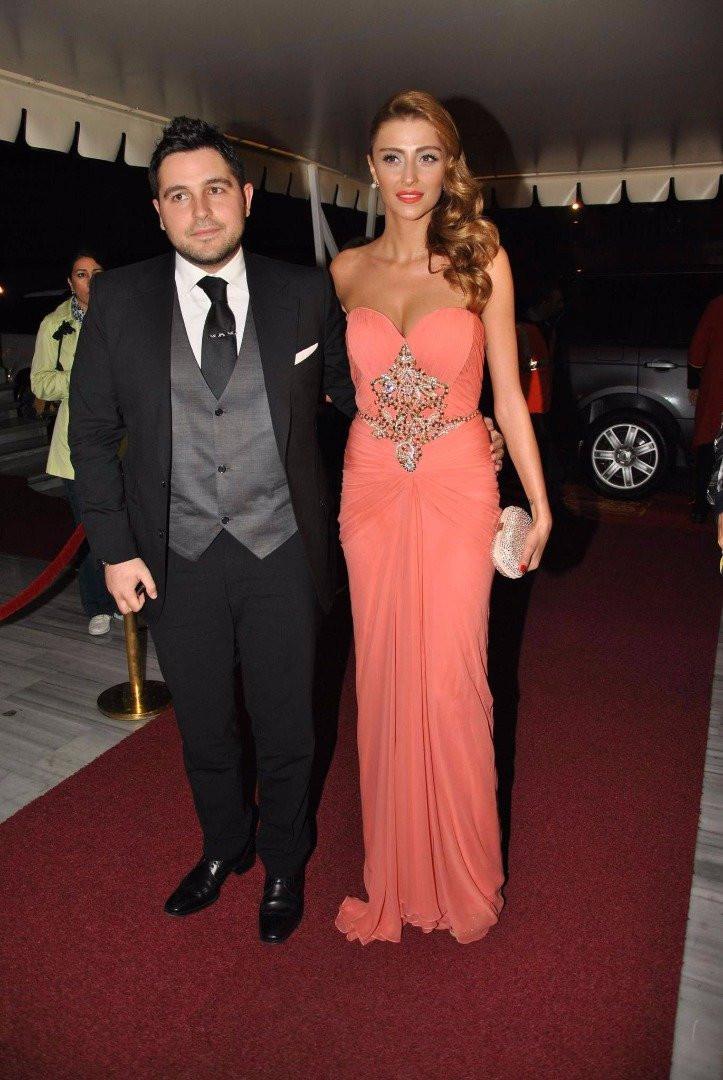 Özge Ulusoy - Arda Turan aşk yaşıyor