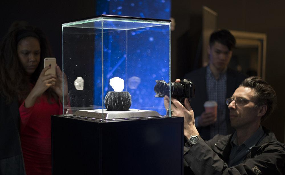 Dünyanın en büyük 2. elması satıldı