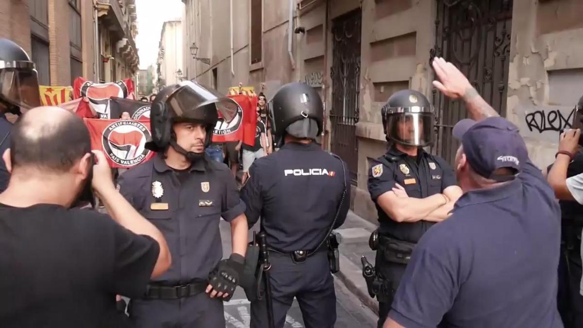 İspanyollar Katalan bayrakları yaktı