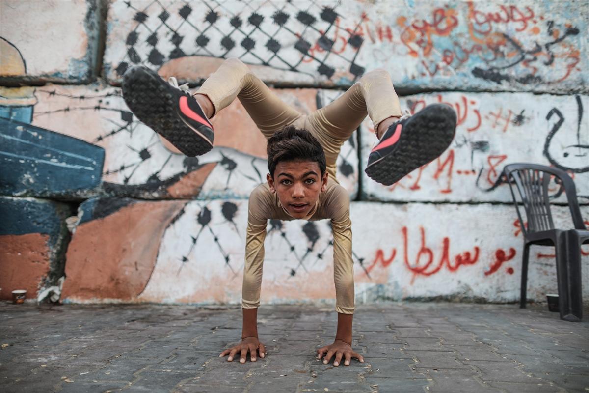 Gazzeli çocuk, esnekliğiyle Guinness'e aday