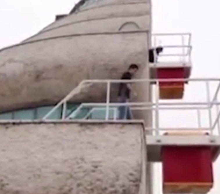 İngiltere'de yangın tahliye tüpü yapıldı