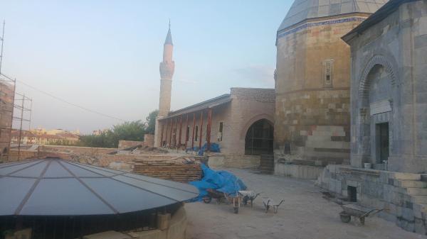 Selçuklu Sultanlarının kemikleri karıştı