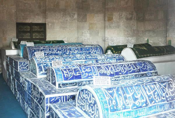 Selçuklu Sultanlarının kemikleri karıştı