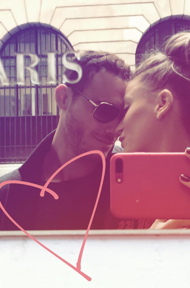 Serenay Sarıkaya ile Kerem Bürsin'den aşk pozu