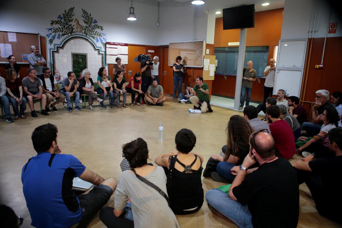 Katalan aileler okulları işgal etti