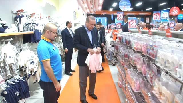 Cumhurbaşkanı Erdoğan torunu için alışveriş yaptı