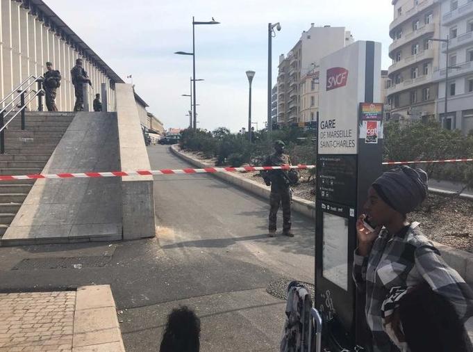 Marsilya'da metroda bıçaklı saldırı: 2 ölü