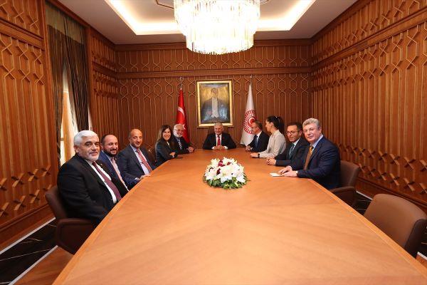 Başbakan yeni makam odasında