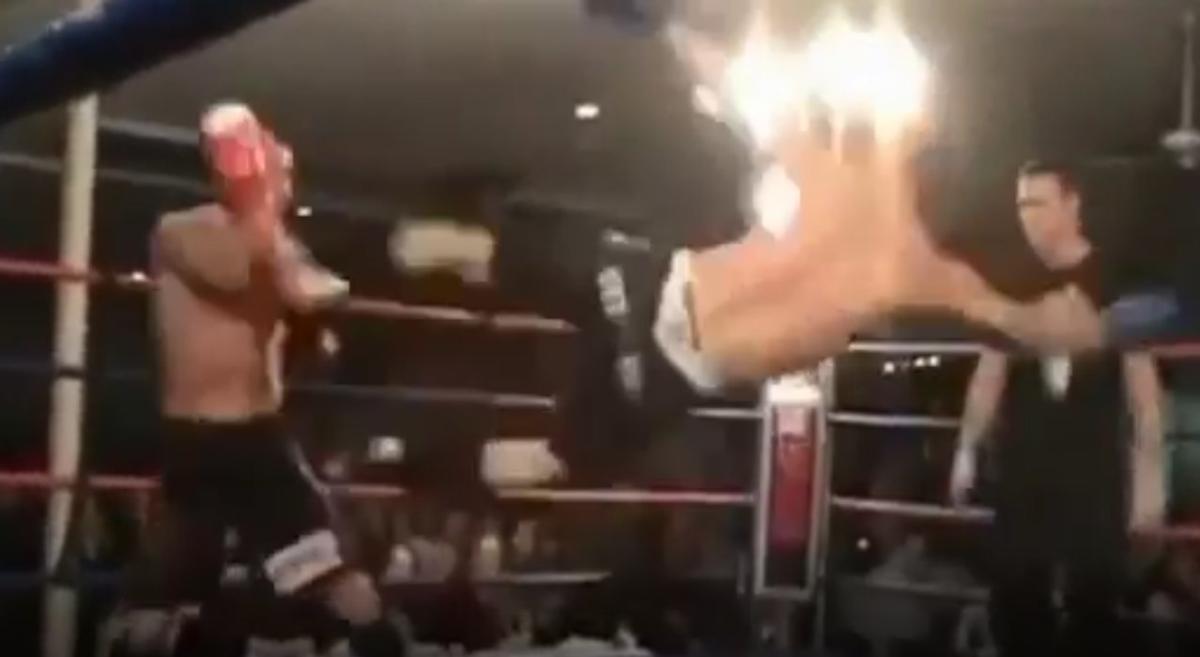 Kendi kendini nakavt eden boksör