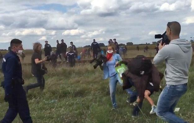 Sığınmacılara tekme atan kameramana hapis cezası