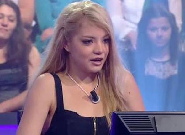 Buse Narcı ameliyatla mavi gözlü oldu