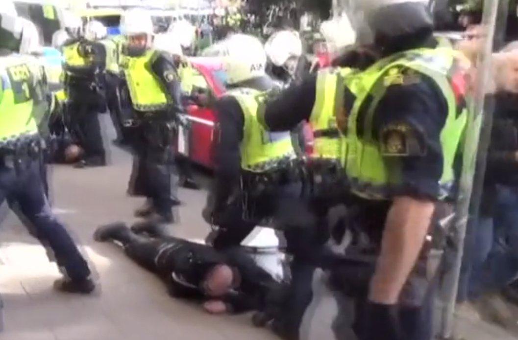 İsviçre'de ırkçı grupların gösterisi