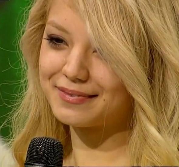 Buse Narcı ameliyatla mavi gözlü oldu