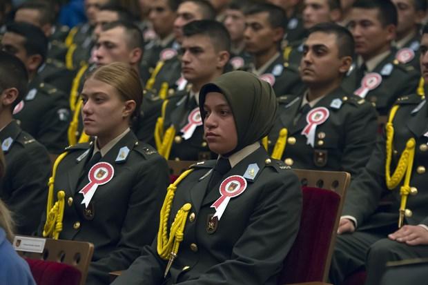 Kara Harp Okulu'nun ilk başörtülü öğrencisi