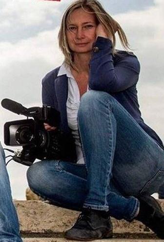 Sığınmacılara tekme atan kameramana hapis cezası