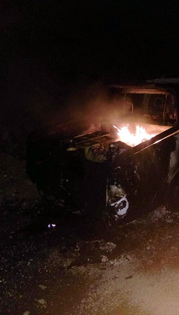 Şırnak’ta PKK’lı teröristler yol kesip araç yaktı