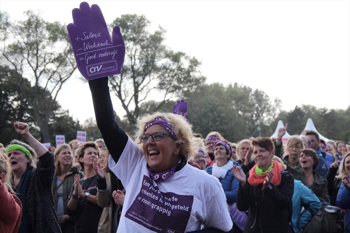 Hollanda'da öğretmenler grevde