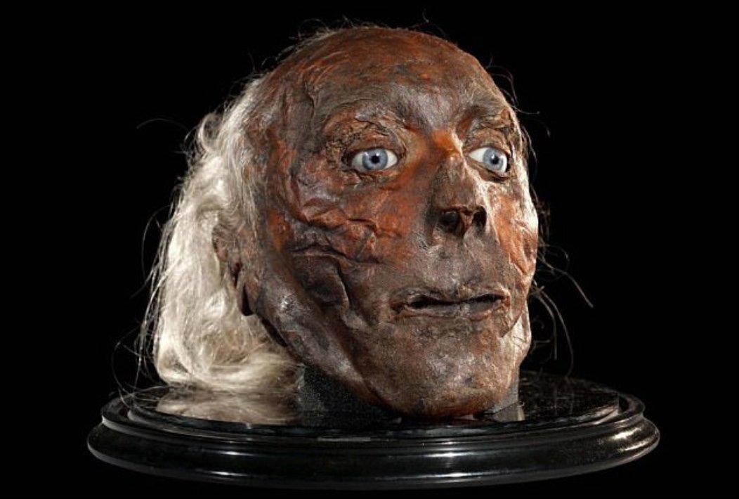 İngiliz filozofun mumyalanan kafası sergileniyor
