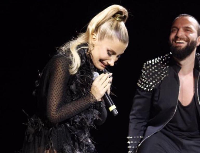 İrem Derici sahnede