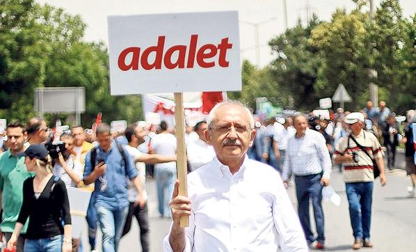 Kılıçdaroğlu yürüyüşte 4 tırnağını kaybetti