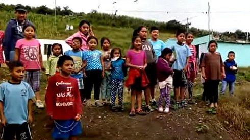 Guatemala'da nehirden çöp akıyor