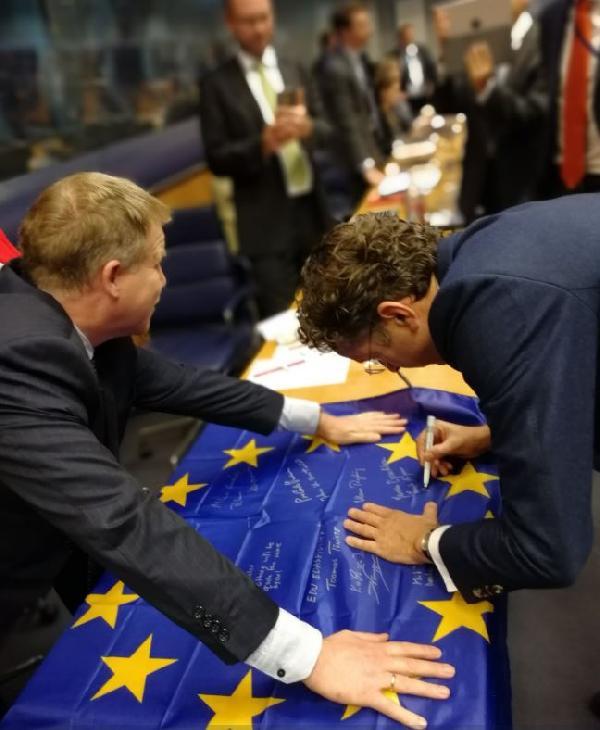 Alman maliye bakanına 100 Euro sürprizi